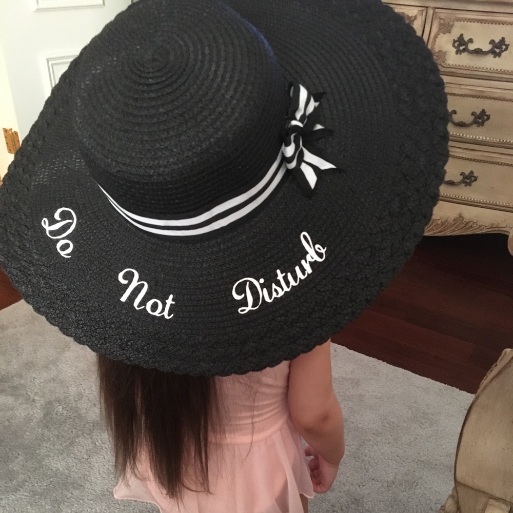 Beach hat - Picture 3 of 4